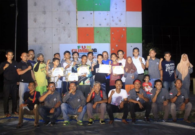 Pelajar SD, SMP dan SMA Ikuti Kompetisi Fun Climbing ACRA
