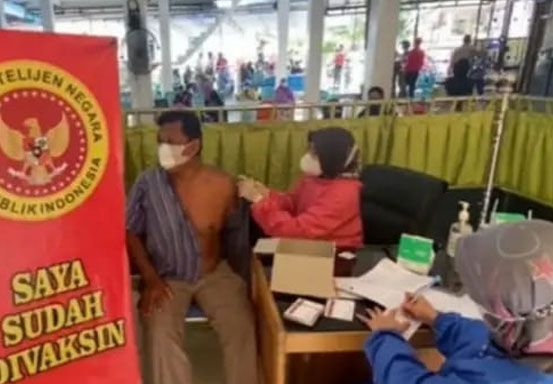 Warga Siak Diberi Bantuan 10.000 Dosis Vaksin dari BIN Riau