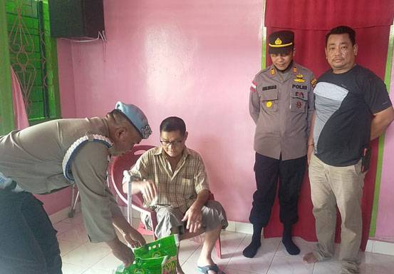 Polsek Rupat Utara Bantu Warga Sakit di Tanjung Medang