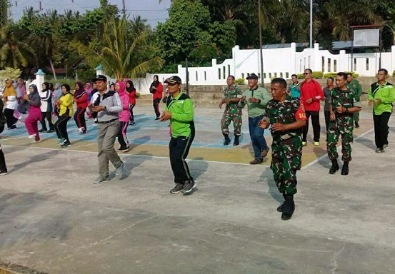TNI di Tandun Pupuk Kebersamaan dengan Rakyat Lewat Olahraga