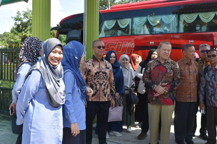 Program Magister Akuntansi UIR Bersama Universitas Utara Malaysia Lakukan PkM