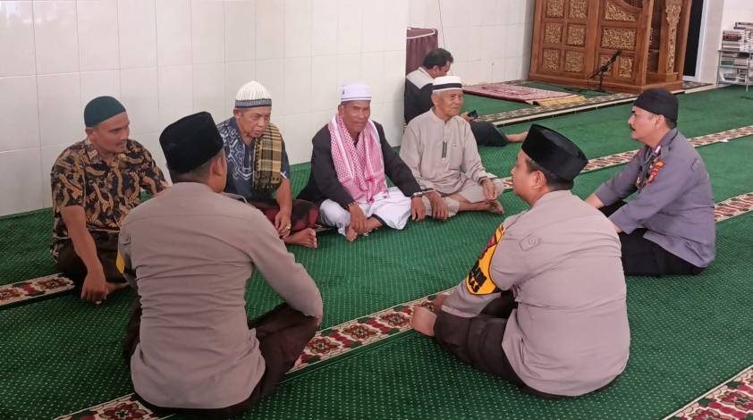 Polsek Senapelan Minta Jamaah Masjid At Tauhid Tidak Terprovokasi Isu Hoaks tentang Pemilu 2024