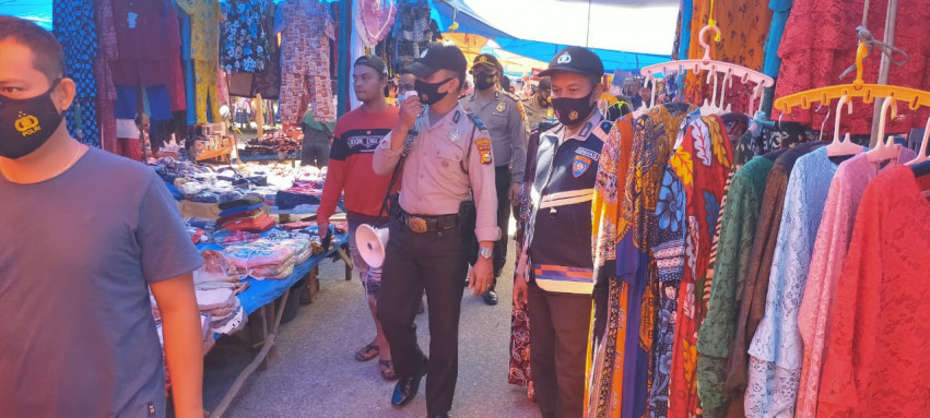 Operasi Yustisi di Pasar, Polsek Bandar Sei Kijang Imbau Warga Patuhi Prokes