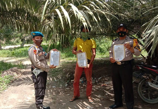 Cegah Karhutla, Personel Polsek Pangkalan Kuras Kembali Sosialisasikan Maklumat Kapolda Riau