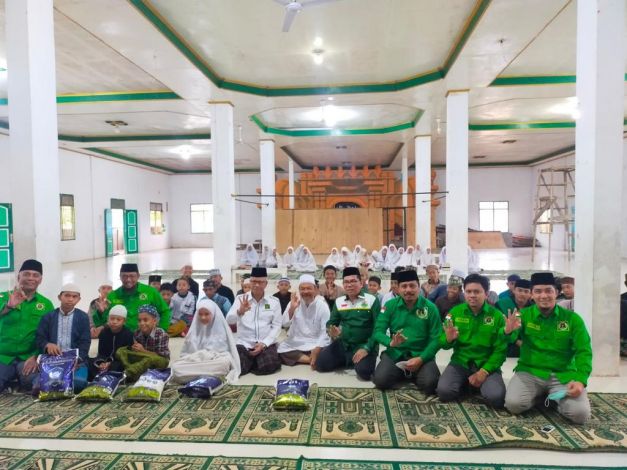 Kunjungi Pondok Pesantren di Rohil, Ketua DPW PPP Riau Berikan Santunan
