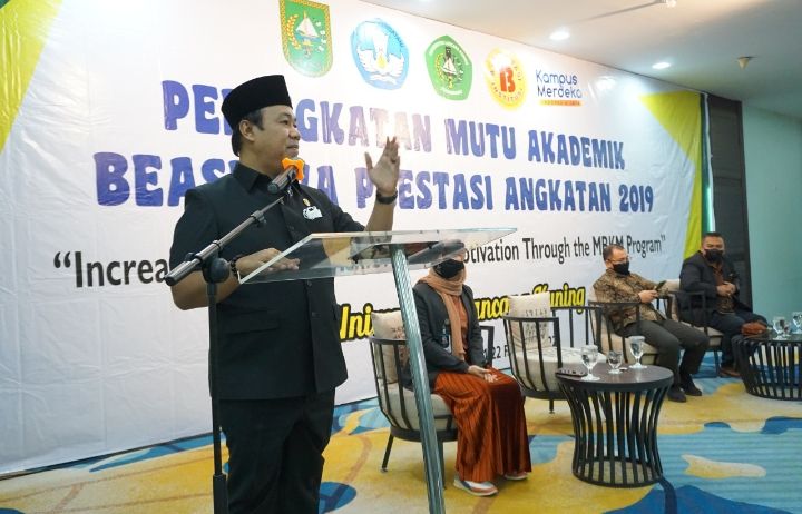 Ketua DPRD Beri Motivasi Mahasiswa Unilak Penerima Beasiswa Provinsi Riau