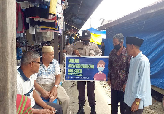 Polsek Teluk Meranti Turun ke Pasar-Pasar Tradisoinal Imbau Warga Tetap Terapkan Prokes