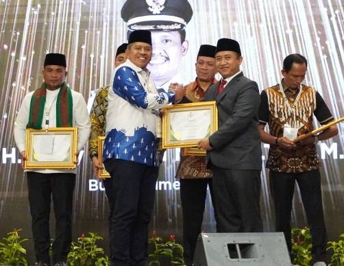 Bupati Siak Raih Penghargaan Baznas Award 2023 di Jakarta