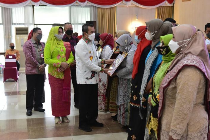 Hari Kartini, BRK Berikan Tabungan Sinar dengan Total Rp 24 Juta untuk 12 Wanita Hebat