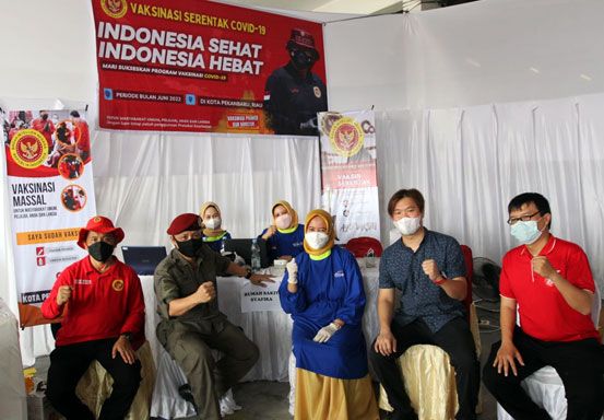 BINDA Riau Gelar Vaksinasi Booster Bagi Kurir Ekspedisi J&T