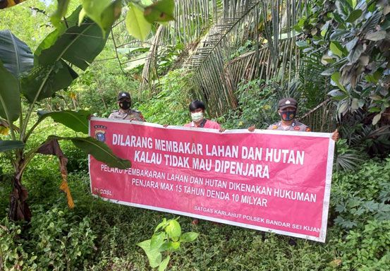 Cegah Karhutla, Personel Polsek Bandar Sei Kijang Sampaikan Maklumat Kapolda Riau