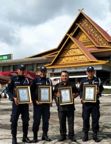 Empat Satpam PT SSL Raih Penghargaan dari Polda Riau