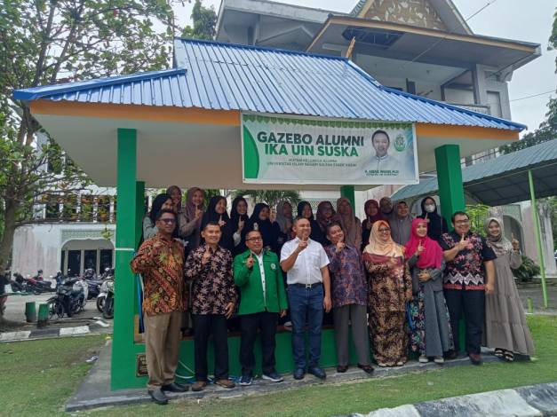 Abdul Wahid Bangun Gazebo untuk Mahasiswa UIN Suska Riau