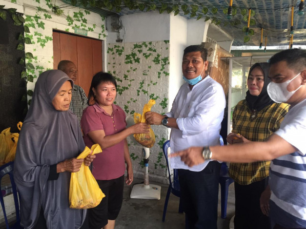 Hindari Kerumunan, Partai Golkar Riau Antar Langsung Daging Kurban ke Rumah Warga