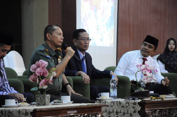 Danrem 031/WB Berikan Materi Wawasan Kebangsaan dan Kesadaran Bela Negara ke Mahasiswa Baru UIN Suska Riau