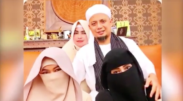 Tiap Ustaz Arifin Ilham Pulang dari Luar Kota, Ketiga Istrinya Setor Hafalan Alquran