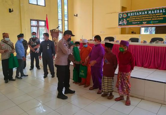 Polsek Bandar Sei Kijang Pantau Giat Khitan Massal Baznas Kabupaten Pelalawan