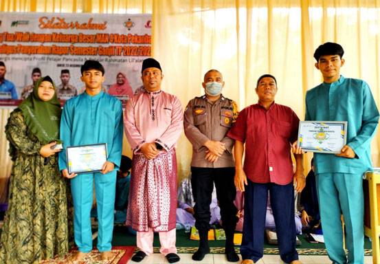 MAN 4 Kota Pekanbaru Anugerahkan Student of the Year 2022