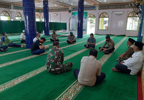 Perketat Prokes, Polsek Ukui dan Stake Holder Sambangi Sejumlah Masjid
