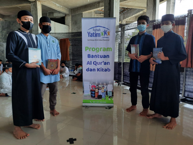 Rumah Yatim Salurkan Ratusan Paket Alquran dan Kitab ke Berbagai Ponpes di Pekanbaru dan Kampar Riau