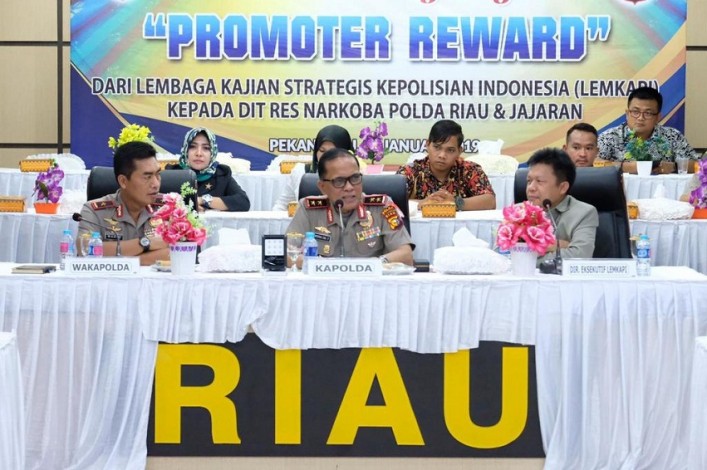 Terima Penghargaan dari Lemkapi, Kapolda Riau Justru Miris