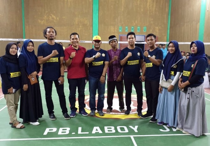 Karang Taruna Kabupaten Kampar Taja Turnamen Badminton di Laboy Jaya
