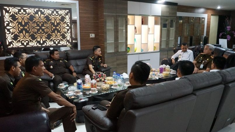 Didampingi Sekda, Pj Walikota Muflihun Datangi Kejari Pekanbaru