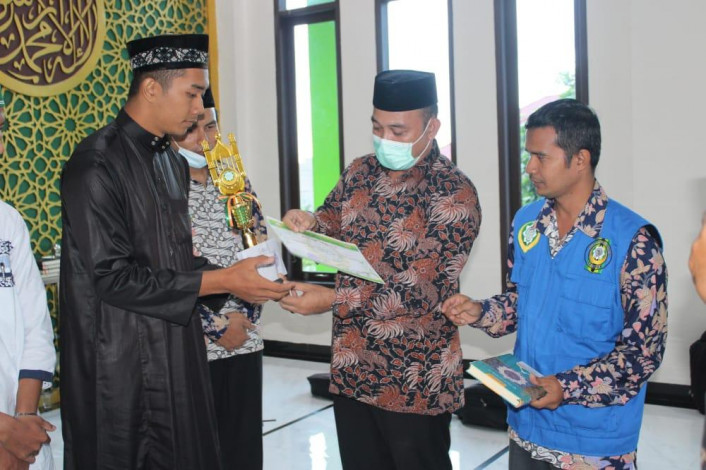 Pelajar MAN 1 Kuok Juara, Ketua DPRD Kampar M Faisal Apresiasi Kegiatan Lomba Khutbah Jumat