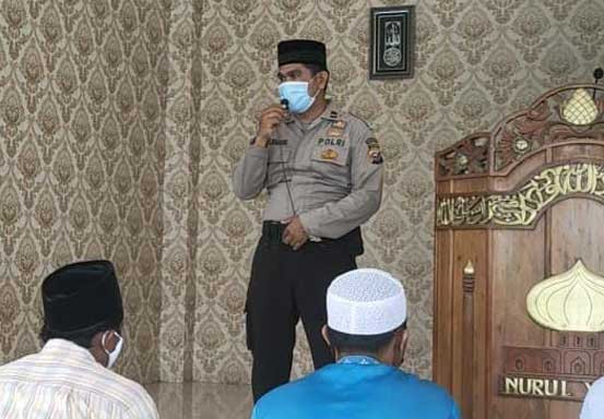 Polsubsektor Pelalawan Sosialisasikan Protokol Kesehatan kepada Jemaah Masjid Jami Nurul Yaqin