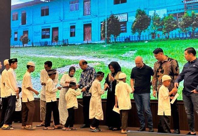 Buka Puasa Bersama, Grand Elite Hotel Pekanbaru Santuni Puluhan Anak Yatim