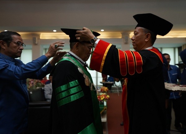 Prof Thamrin Dikukuhkan sebagai Guru Besar Bidang Ilmu Hukum UIR