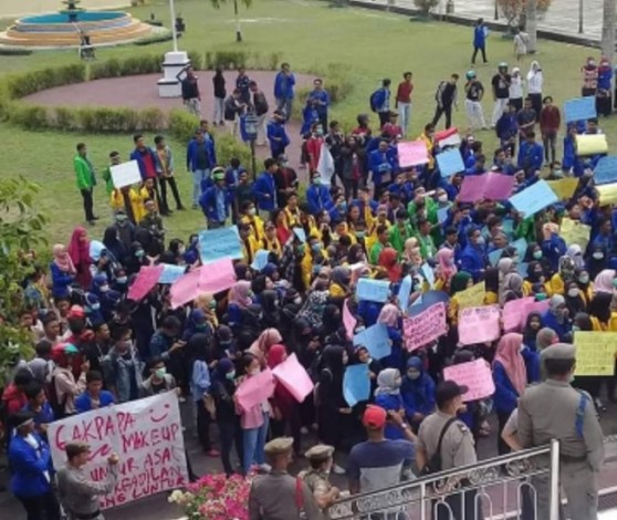 Hari Pertama Bertugas, Kapolres Dumai Disambut Demo Mahasiswa