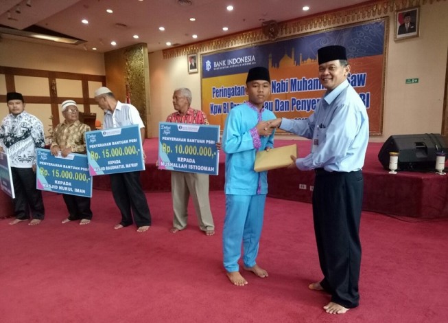 BI Riau Beri Bantuan untuk Masjid dan Anak Yatim
