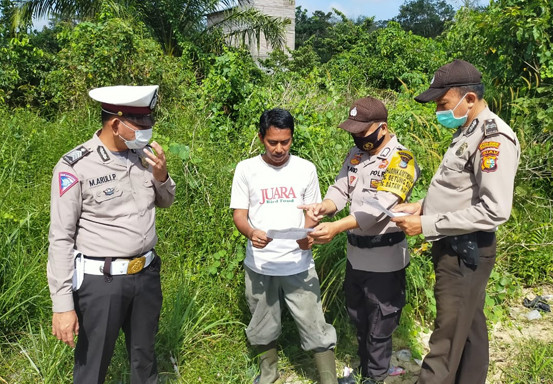 Cegah Karhutla, Polsek Pangkalan Kuras Lakukan Patroli dan Sosialisasi Maklumat Kapolda Riau