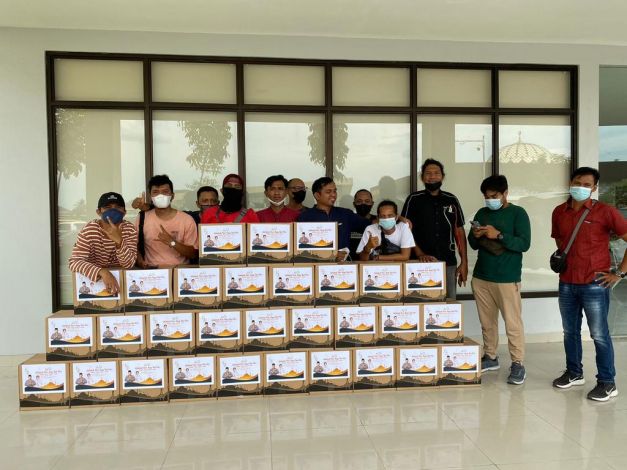 Kapolri Salurkan Bantuan Paket Lebaran untuk Wartawan di Pekanbaru