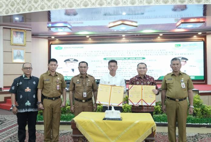 Program Magister Sekolah Pascasarjana, Bupati Rohil Teken MoU dengan Unilak