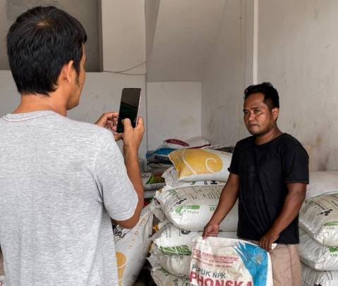 Lebih Mudah, Petani Riau Cukup Tunjukkan KTP untuk Tebus Pupuk Bersubsidi