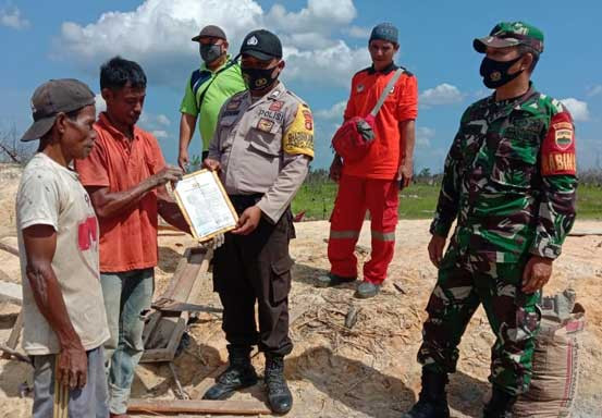 Polsek Kerumutan Patroli dan Sebar Maklumat Kapolda Riau untuk Cegah Karhutla