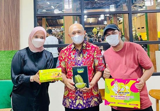 Durian Runtuh Nadhira Napoleon Jadi Destinasi Wisata Kuliner Menkop UKM Saat Kunker ke Riau