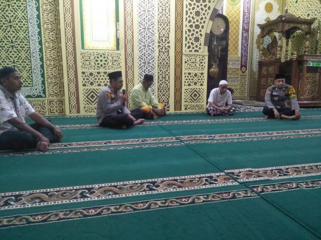 Sampaikan Pesan Pemilu Damai ke Jamaah Masjid, Polsek Tampak Minta Masyarakat Jangan Terpecah Belah