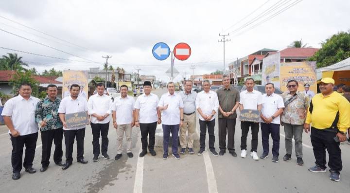 Gubernur Syamsuar Resmikan Jalan Dua Jalur di Inhu 