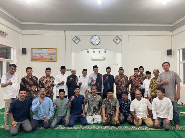 Mantan Wawako Pekanbaru, Ayat Cahyadi Turut Saksikan Pengukuhan Pengurus Masjid Al-Hamidah Rejosari