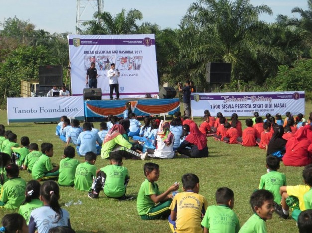 Ribuan Siswa SD di Kuansing Ikuti Sikat Gigi Massal