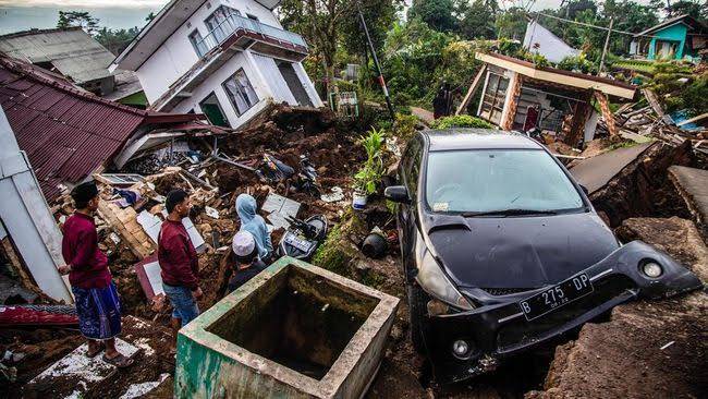 Peduli Cianjur, Fraksi PKS DPRD Riau Sisihkan Gaji Beri Bantuan