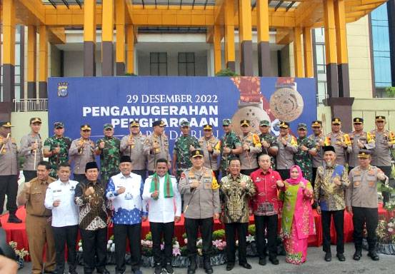 Kapolres Bengkalis Hadiri Penyerahan Penghargaan Kapolda Riau Kepada Forkopimda dan Masyarakat