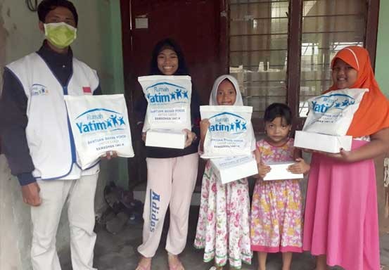 Rumah Yatim Riau Bagikan 60 Paket Ifthar dan Sahur di Payung Sekaki