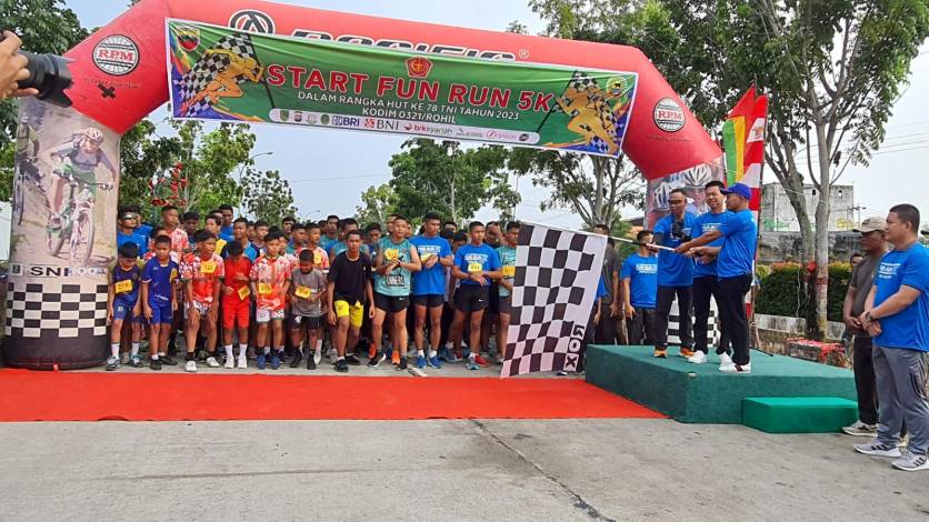 Meriahkan HUT ke-78 TNI, Ratusan Masyarakat dan Pelajar Meriahkan Fun Run 5K Kodim 0321 Rohil