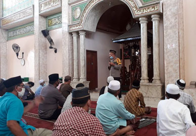 Polsek Pangkalan Kerinci Sosialisasi Protokol Kesehatan Covid-19 di Masjid Nurul Hijrah