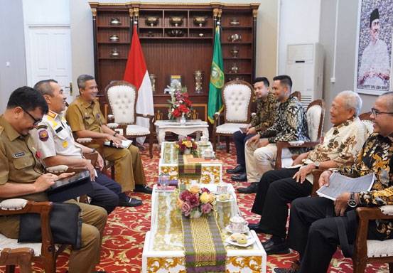 Gubernur Syamsuar dan Saleh Djasit Komitmen Bangun Pendidikan di Riau