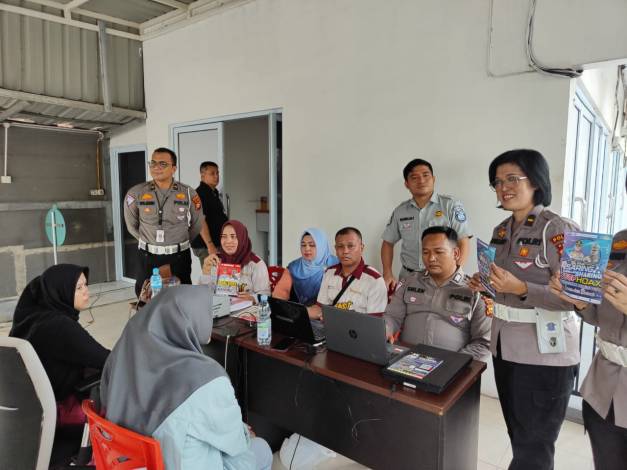 Melalui Samsat Tanjak, Ditlantas Polda Riau Sampaikan Pesan Pemilu Damai ke Masyarakat
